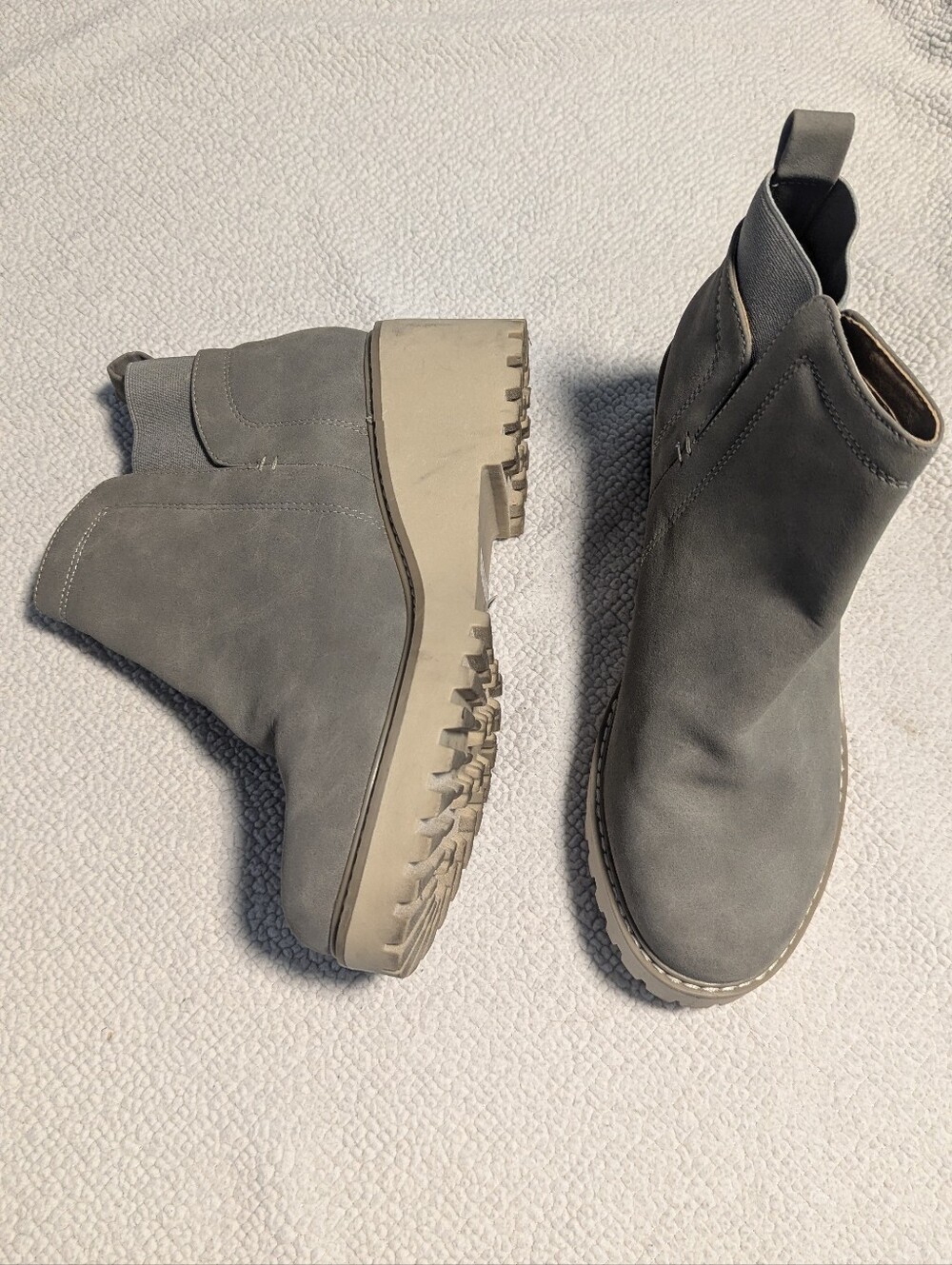 Dolce Vita "Rielle" Grey Suede Chunky Platform Chelsea Boots Size 10